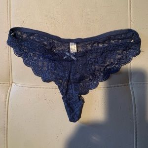 Size large thong blue worn. Very sexy